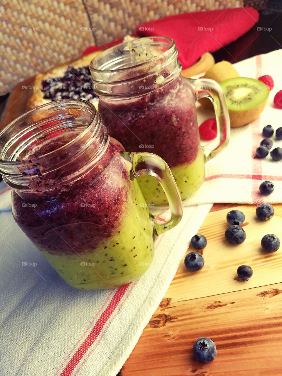 kiwi blueberry smoothie