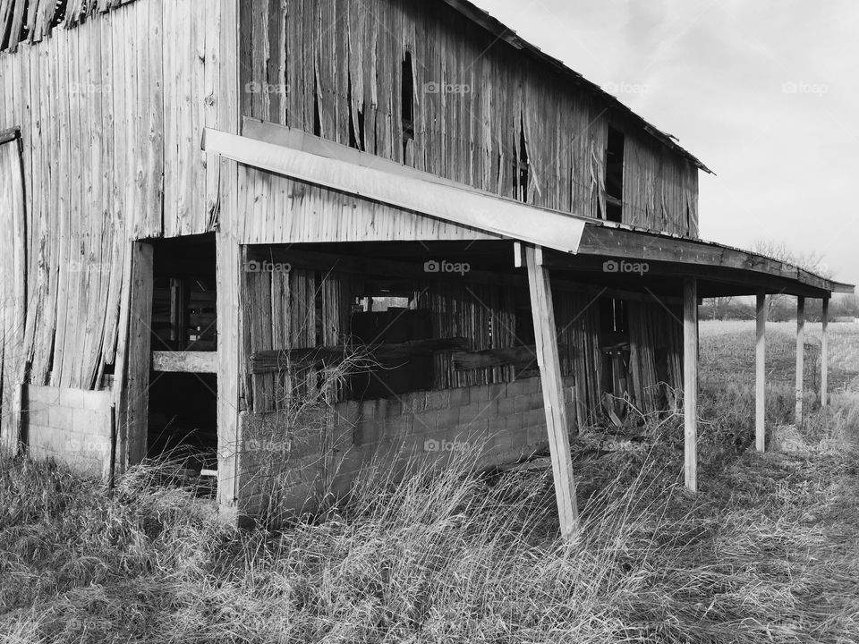 Abandoned barn along Indiana road