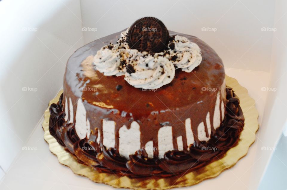 Oreo Creme Cake