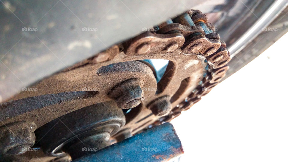 a chain is only as strong as its weakest link#chain#bike#bikechain