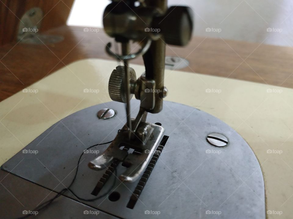 sewing machine needle