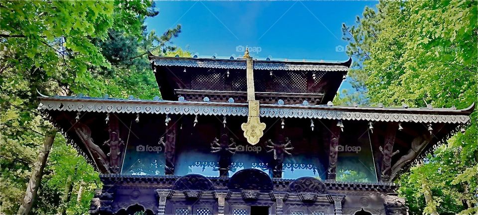 An even rarer sight in the Bavarian city of “Munich” is this Asian inspired pagoda, the “Nepal Pagode” in the “Westpark”. This large public park was built in 1983 initially to house the “International Garden Expo 83”. 2022. Hypnotic Productions
