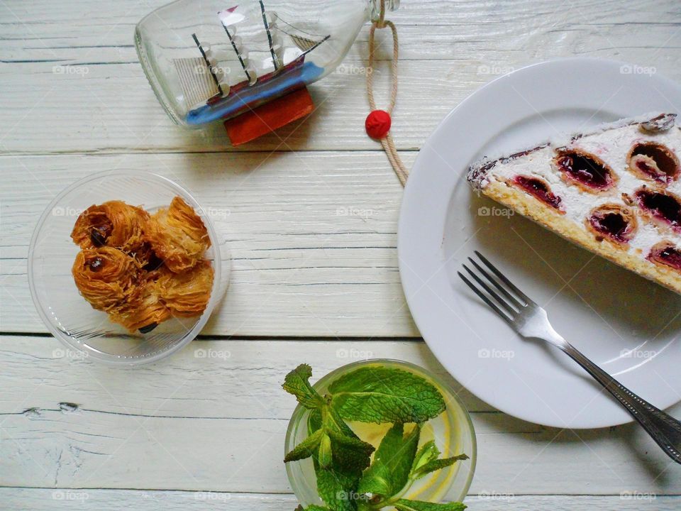 Chocolate cake with fork