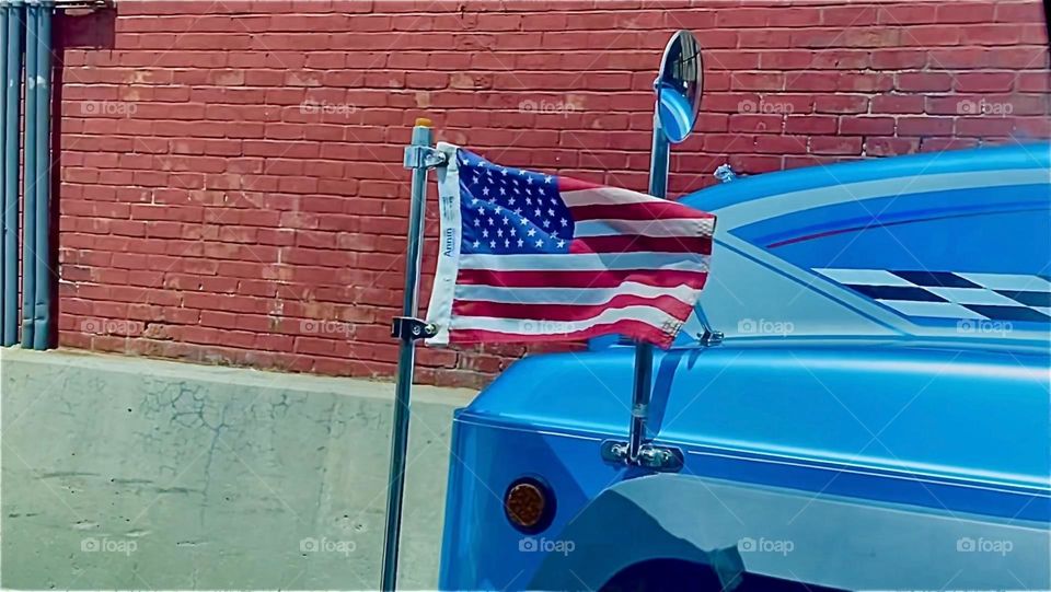 I also filmed the wildly undulating „Star Spangled Banner“ as we passed the iconic metallic blue box car w its rear view mirror on a pole & continued our ride by the brick wall. I edited out the best stills. 2022. Hypnotic Productions