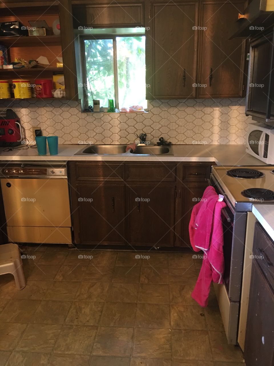 Room, Indoors, Cabinet, Furniture, Counter