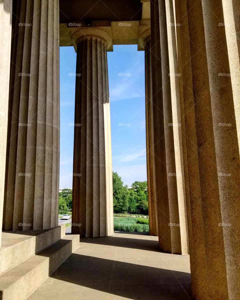 Tall beige columns at the Parthenon in Nashville Tennessee