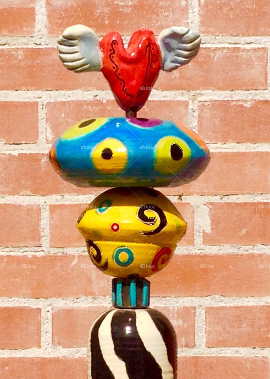 Cupids totem. Sculpture