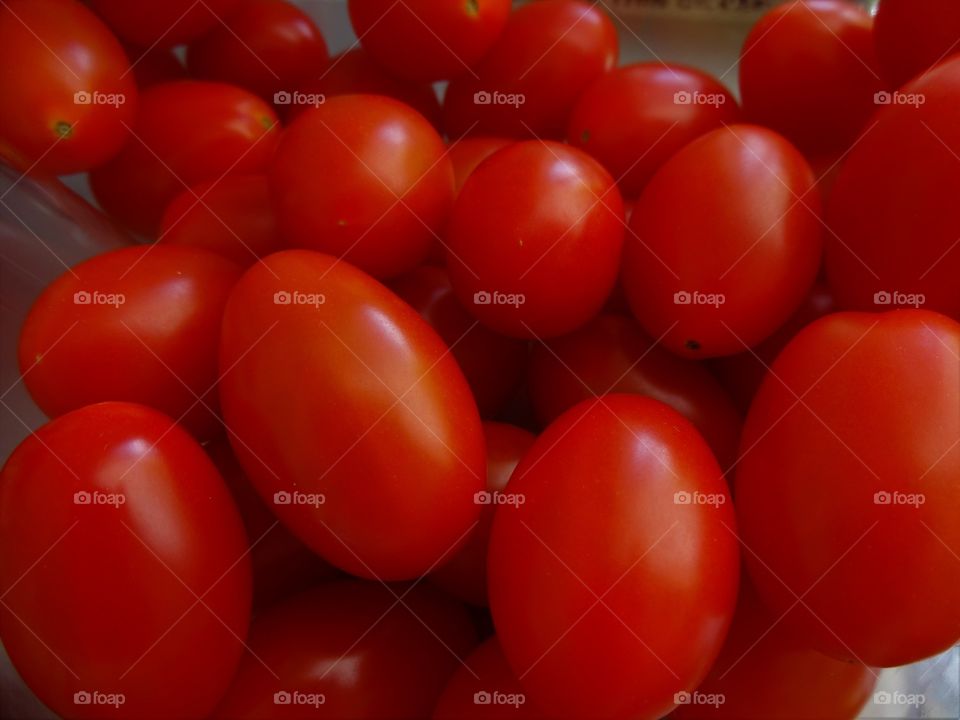 red cherry tomatos