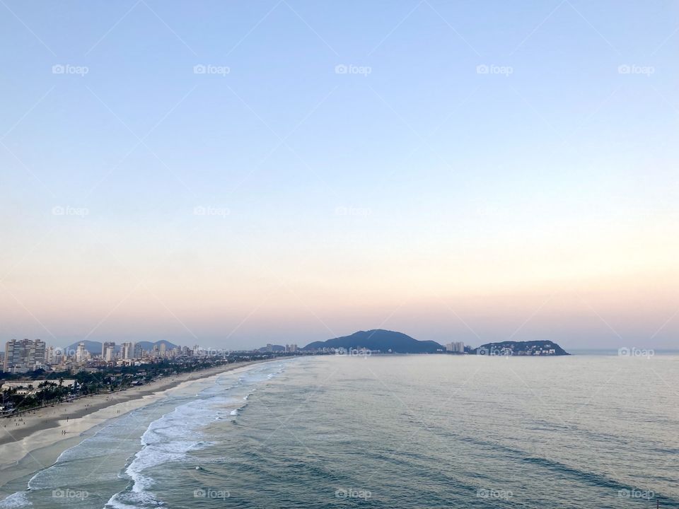 The beautiful landscape of Praia do Guarujá, on the coast of Brazil. Experience nature and its beauty! / A bonita paisagem da Praia do Guarujá, no litoral do Brasil. Viva a natureza e sua beleza!