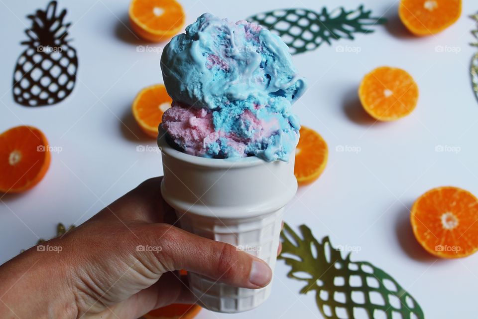 Person hand holding ice cream