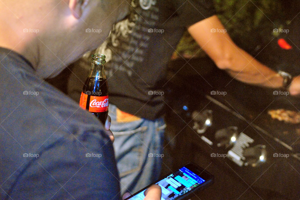 Coke moments with friends while grilling, bbq and Coca-Cola best spent with friends