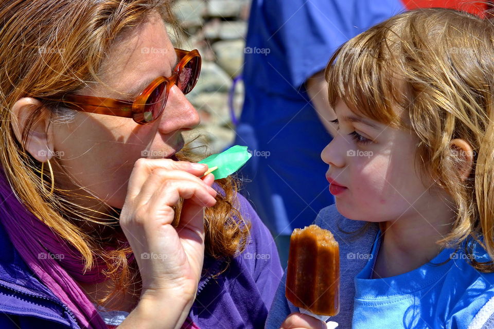 mother, daughter, child, outdor, eating ice cream