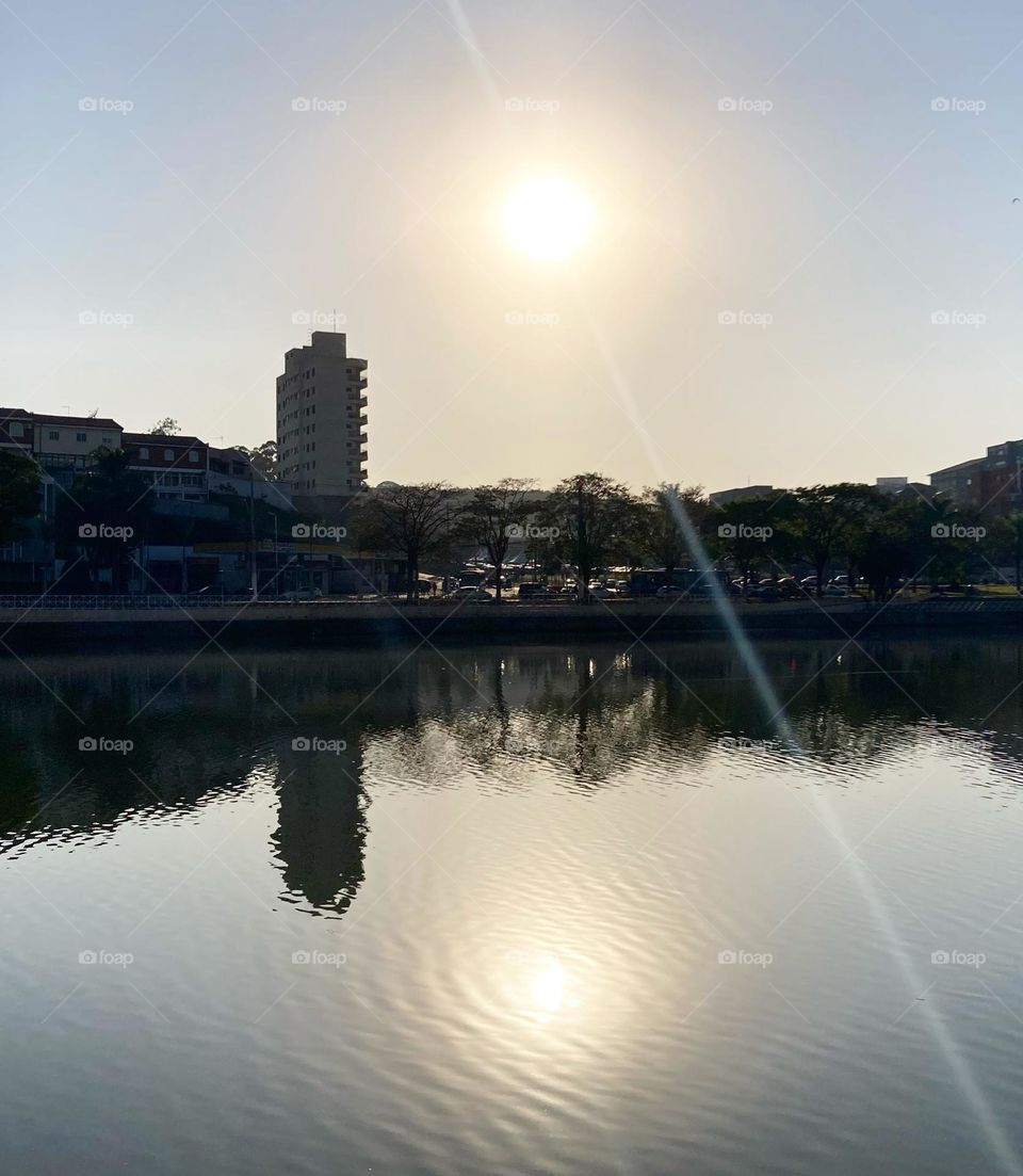 Water mirrors are always beautiful!  This one was this Friday morning at 8 am. Too beautiful day, just! / Espelhos d'água são sempre bonitos! Esse aqui foi nesta manhã de 6ª feira, às 08h. Dia lindo demais, sô!