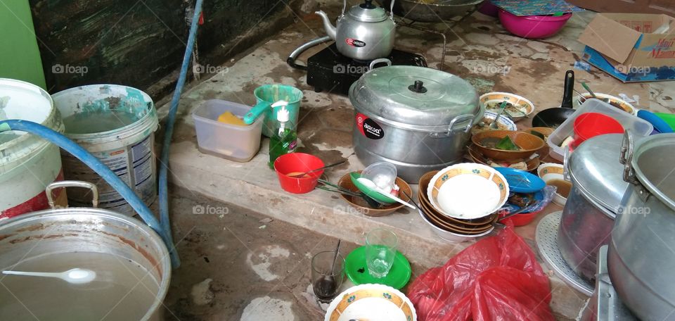 poor kitchen atmosphere.