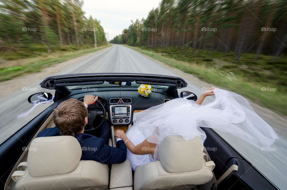 The bride and groom come with cabriolet.