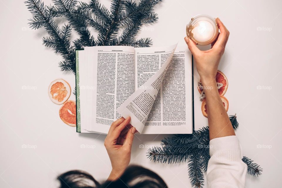 Біблія, Різдво, свічка та ялинка