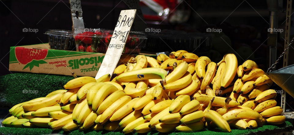 street fruit bananas nyc by delvec