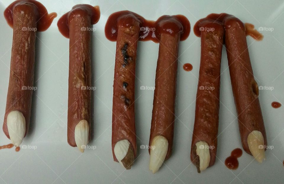 Halloween snacks - witches' fingers
