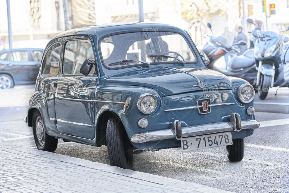 SEAT 600