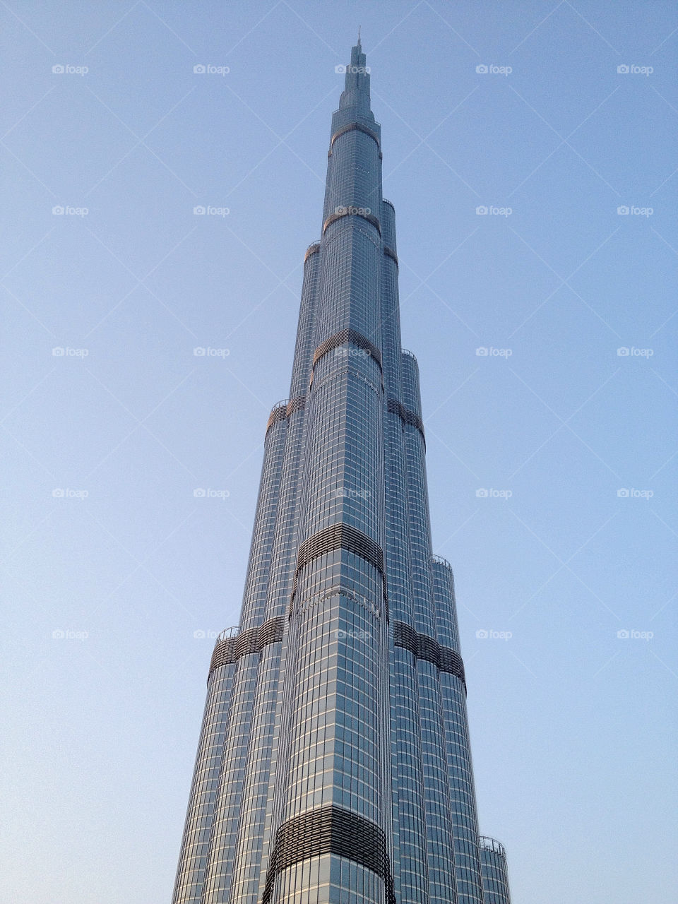 building tall dubai united arab emirates by djethwaa