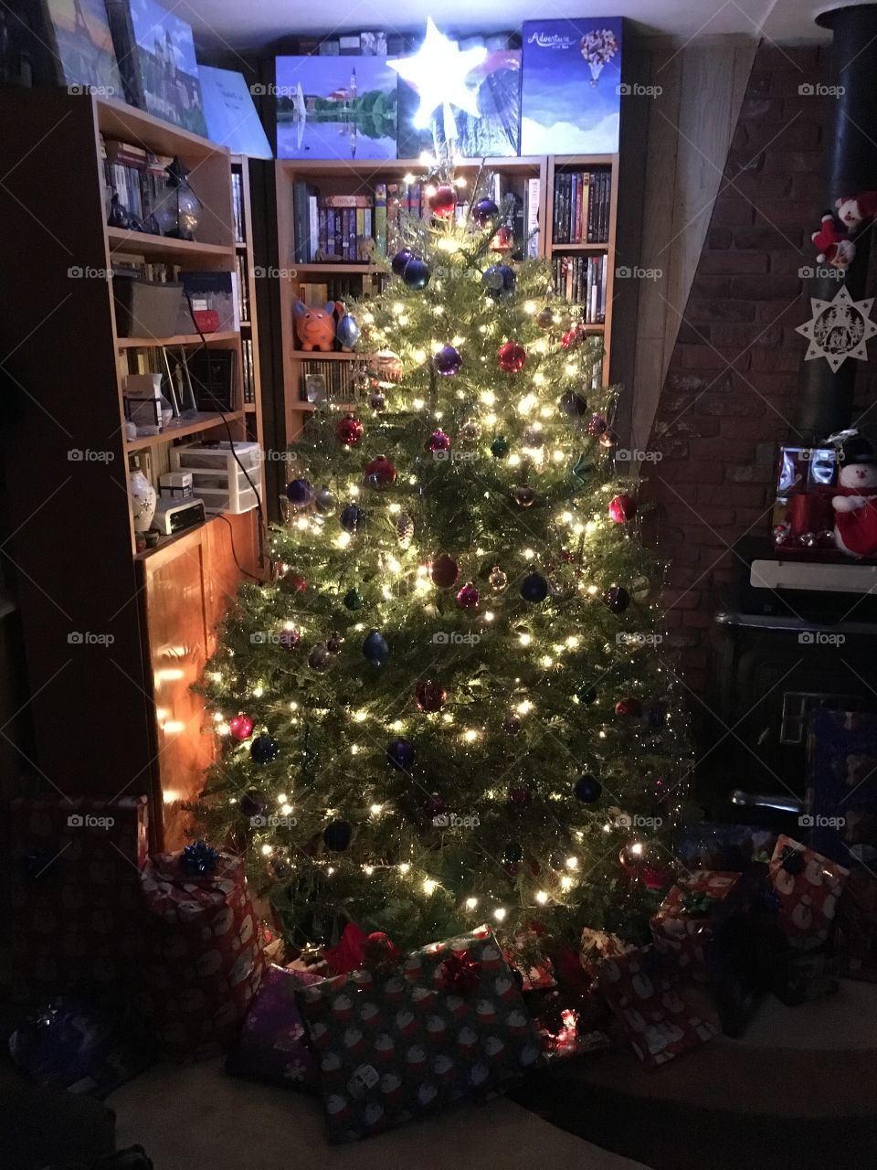 Christmas tree with presents 