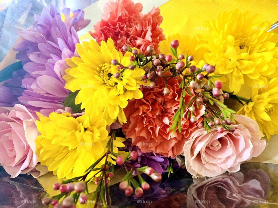 A beautiful variety of a bouquet of flowers 