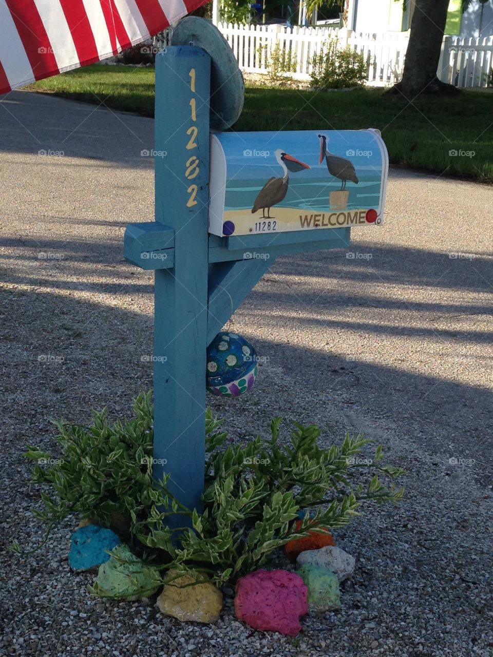 Pelicans welcome mailbox and post