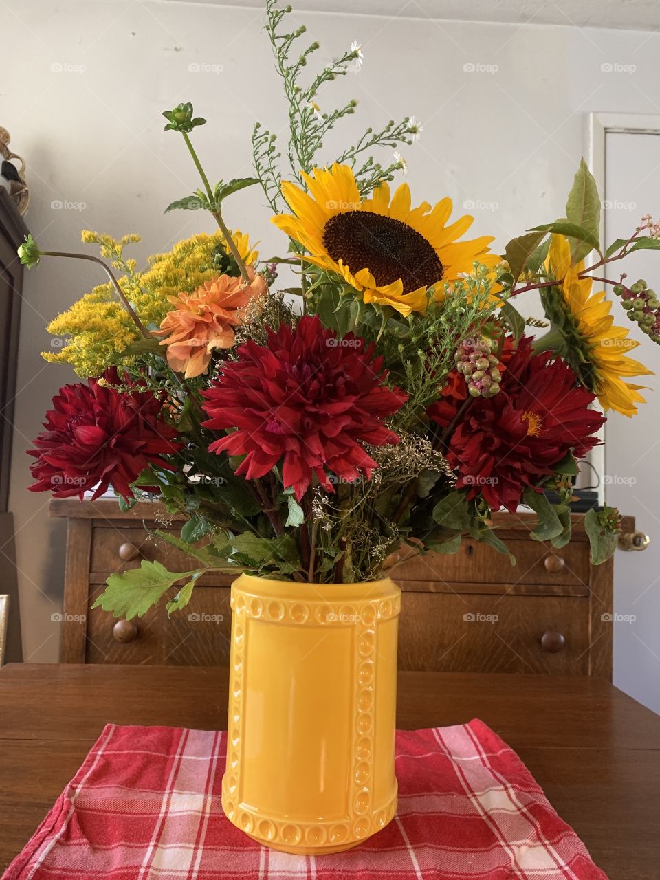 Well found these flowers on my car lol my daughter left them for me ❤️