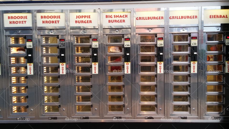 food machine . fast food from the Wall 