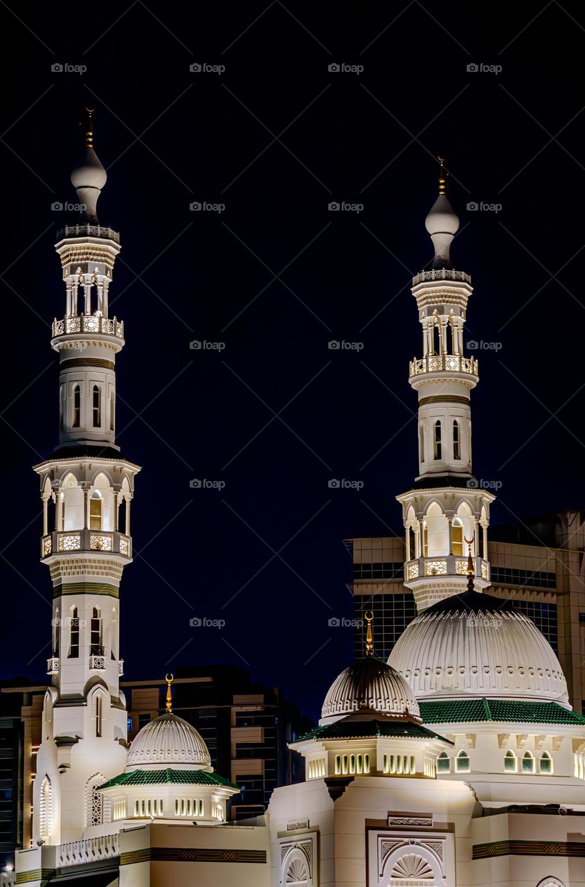 white mosque tower in dubai