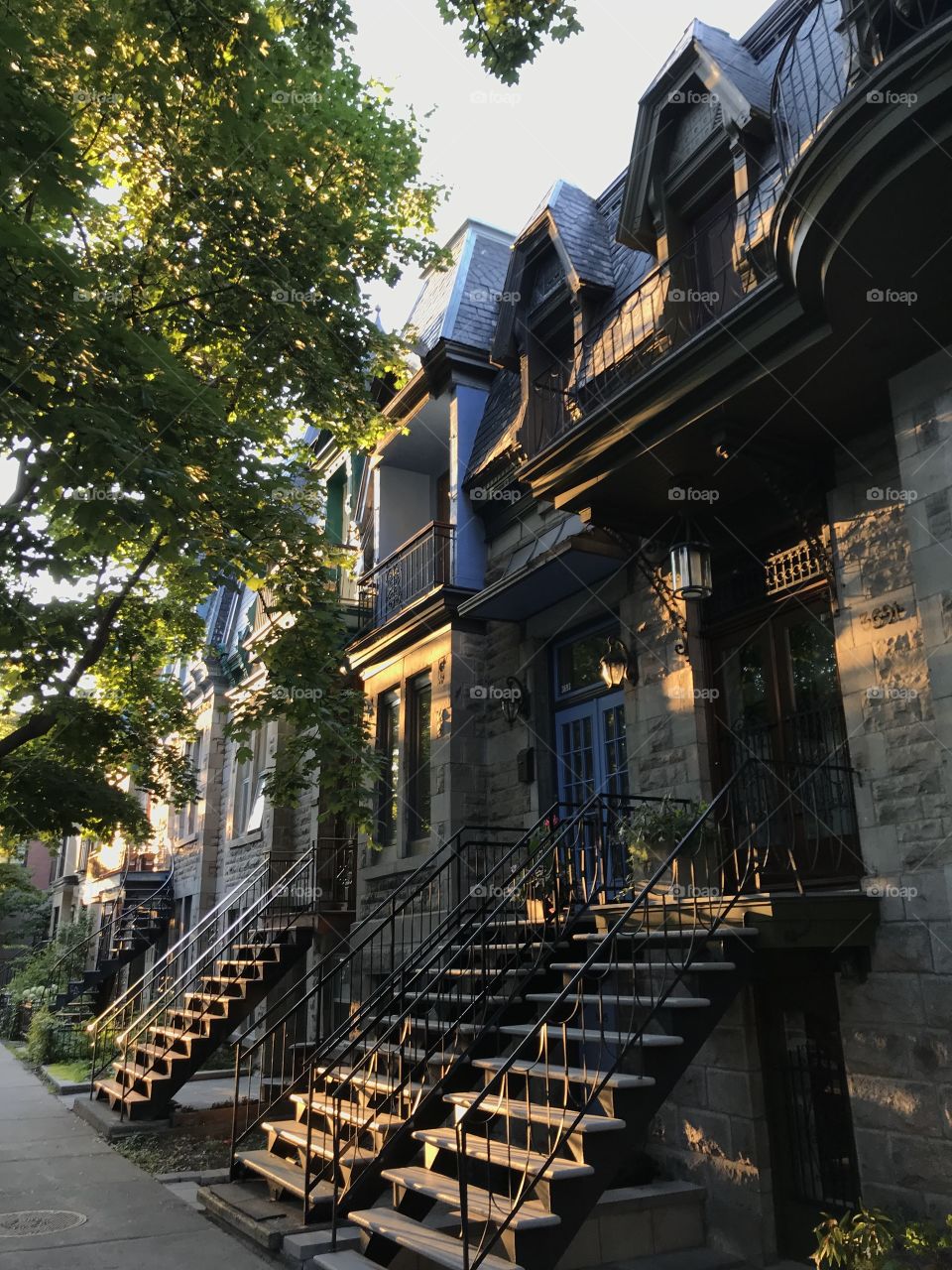 Victorian houses in the Plateau neighborhood of Montréal in the evening sunlight