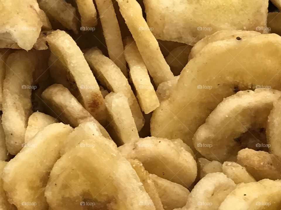 Dried banana chips 