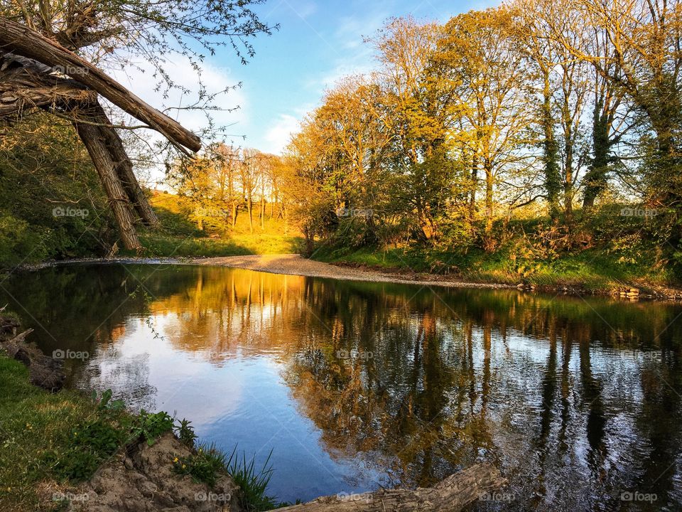 Lovely walk to “The Green Gates” beautiful colours and reflection💙 💛