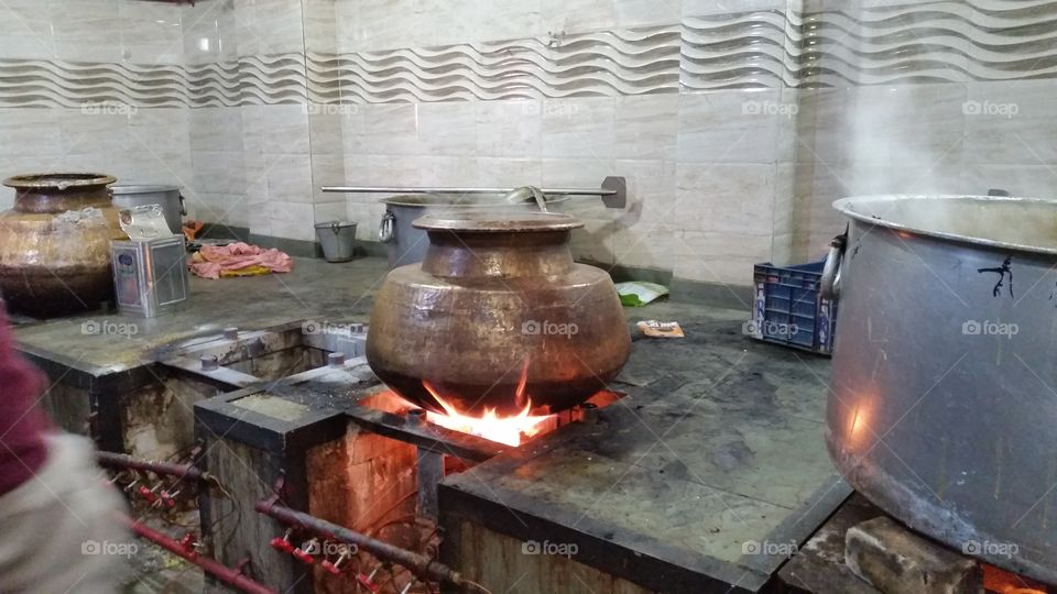cooking pot