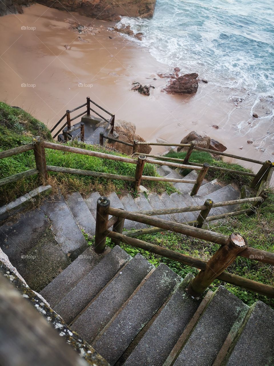 Escalera de madera, bajada a la playa
