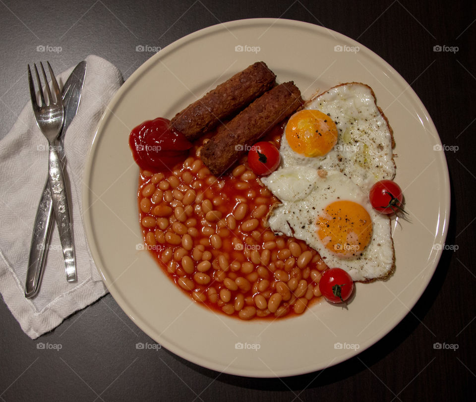 Fried eggs, sausage lsnand beans