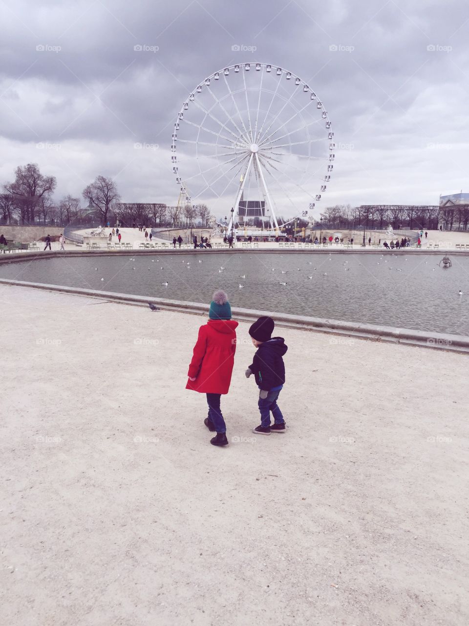 Siblings in Paris 