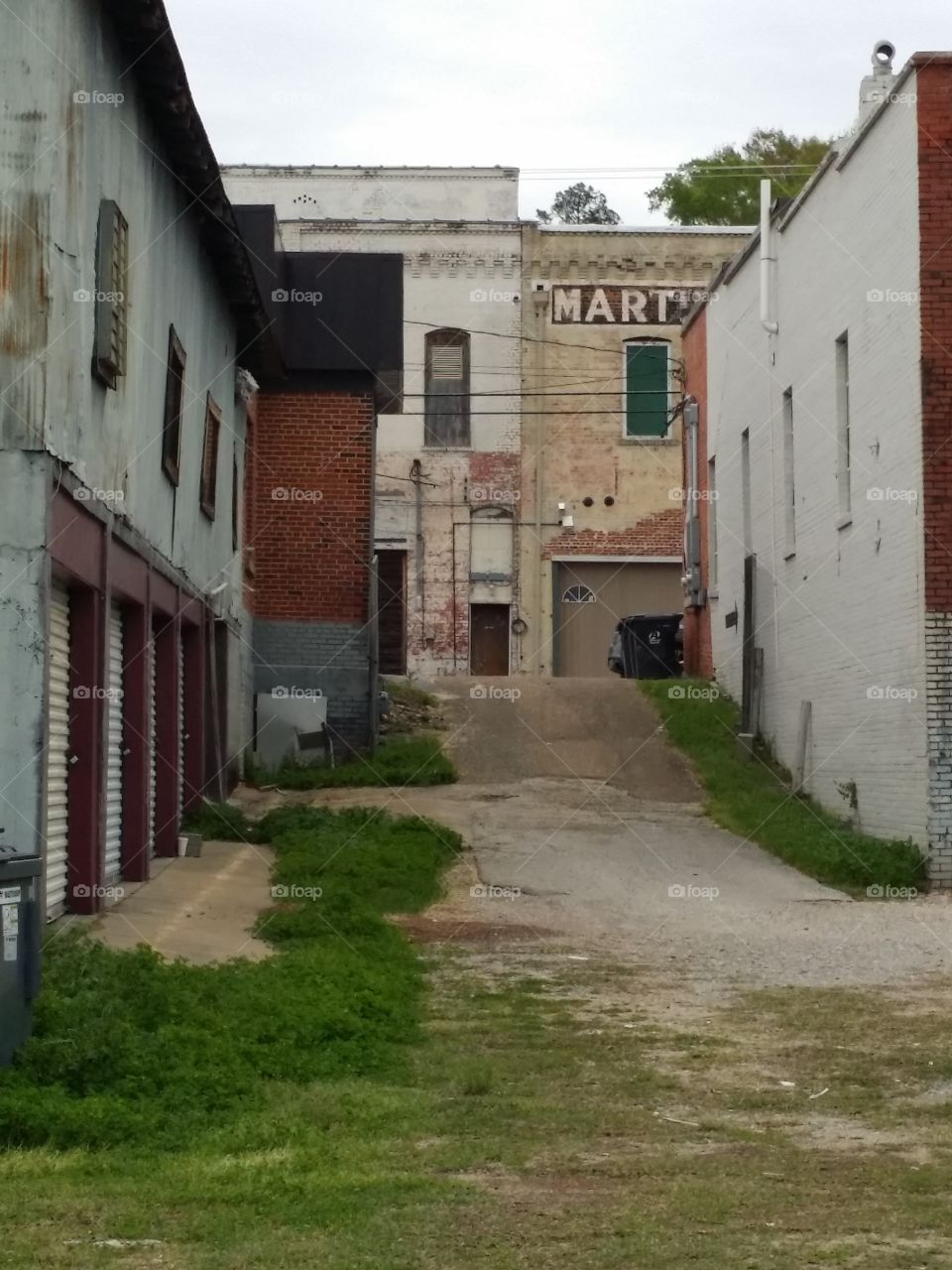 Small town Alabama alleyway. 