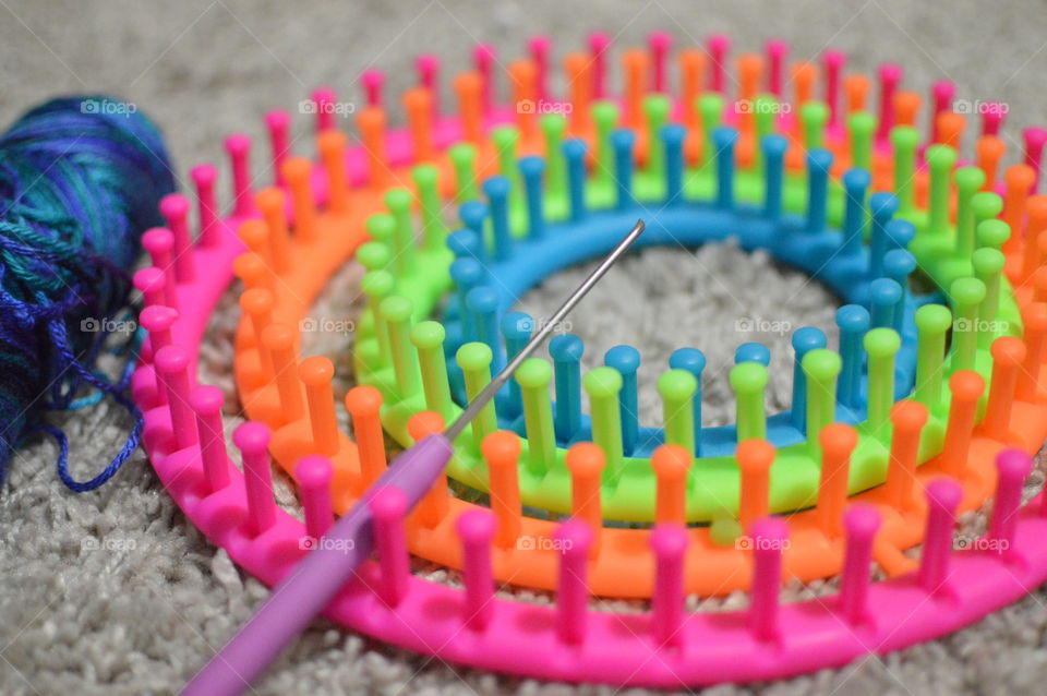 Circle loom knitting 