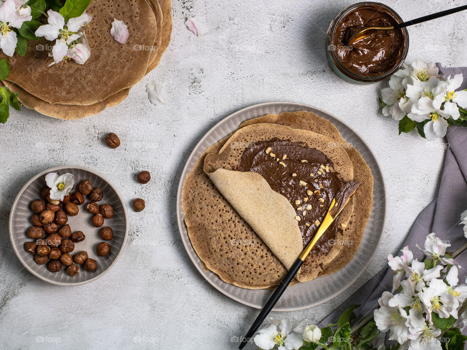 Crêpes with chocolate cream