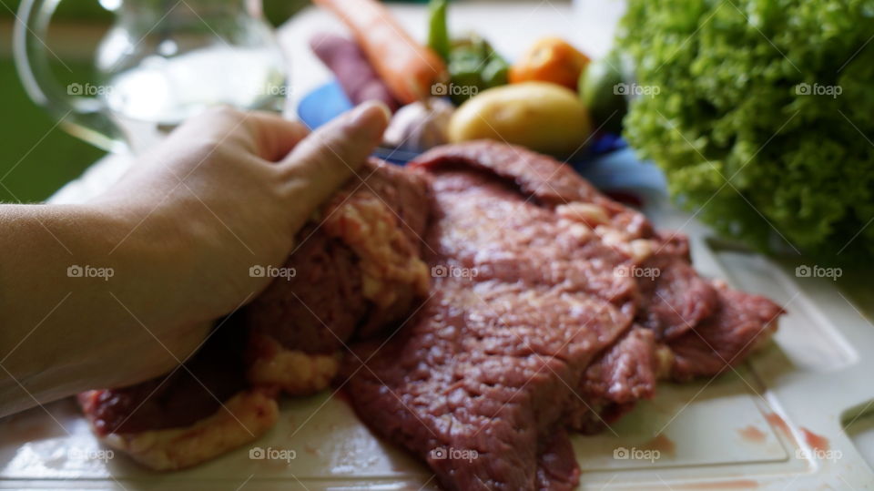 valdemira24 cooking beef with vegetables