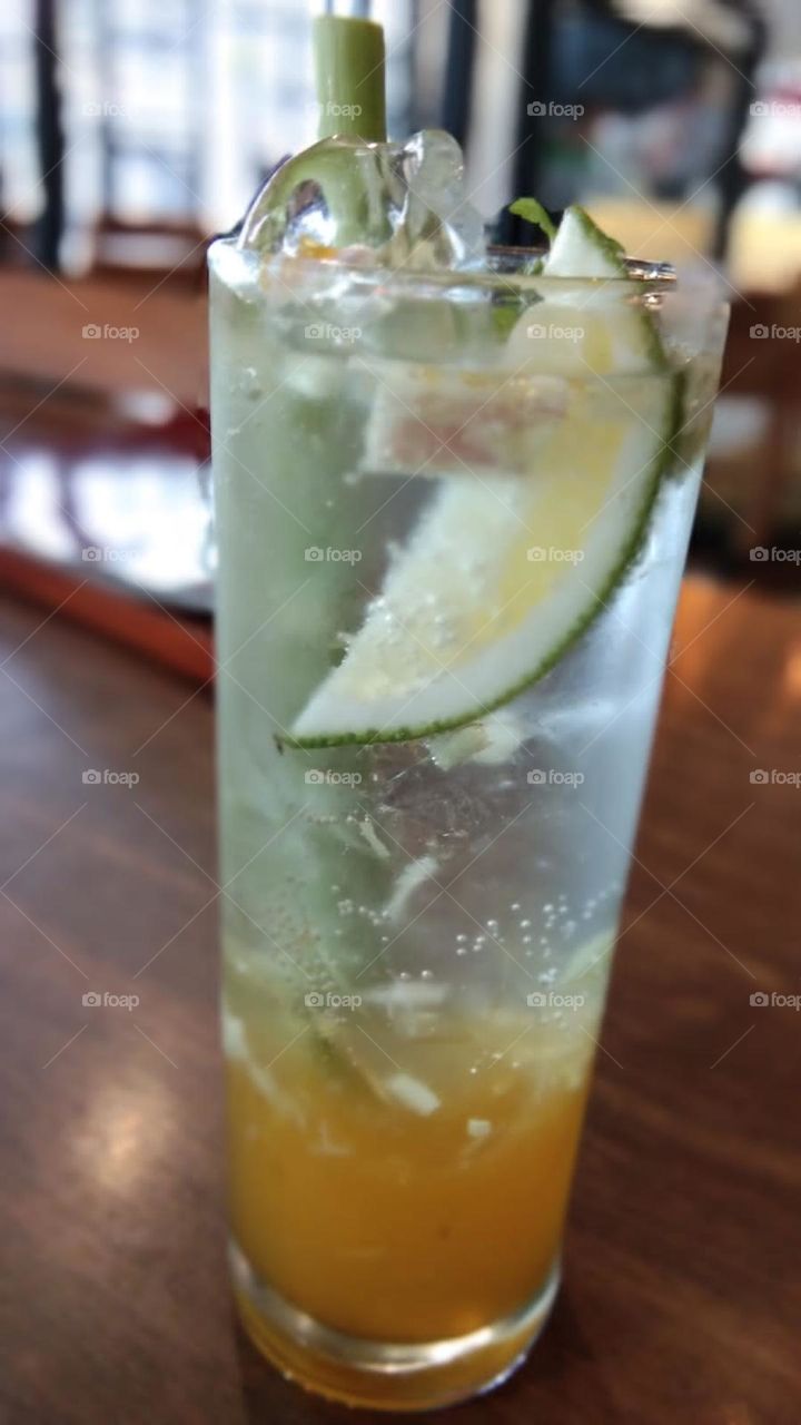 leaf sereh + lemon soda 

and a straw made of sticks sereh or bamboo