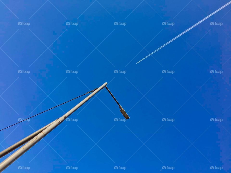 Plane flying in the sky on the way to crush a lighter. 