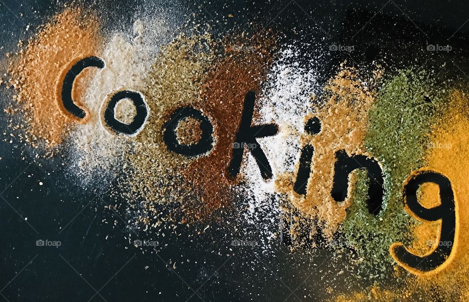 The word Cooking written in spices