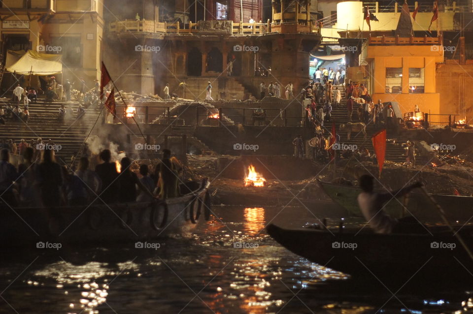 Daily life in India, death burning in Varanasi