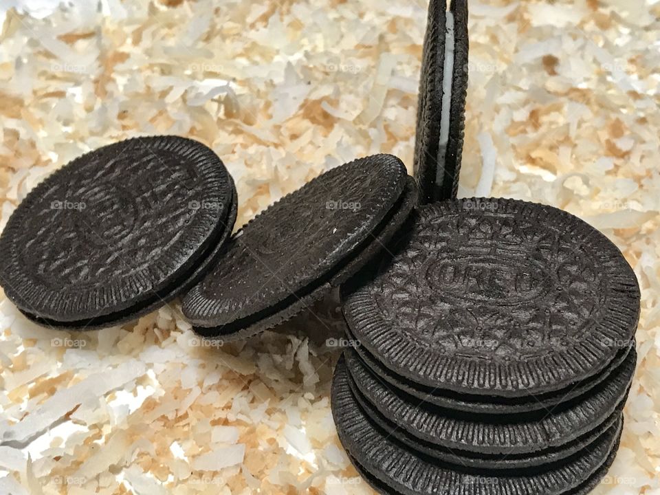 Coconut Oreo cookie thins with coconut shreds 