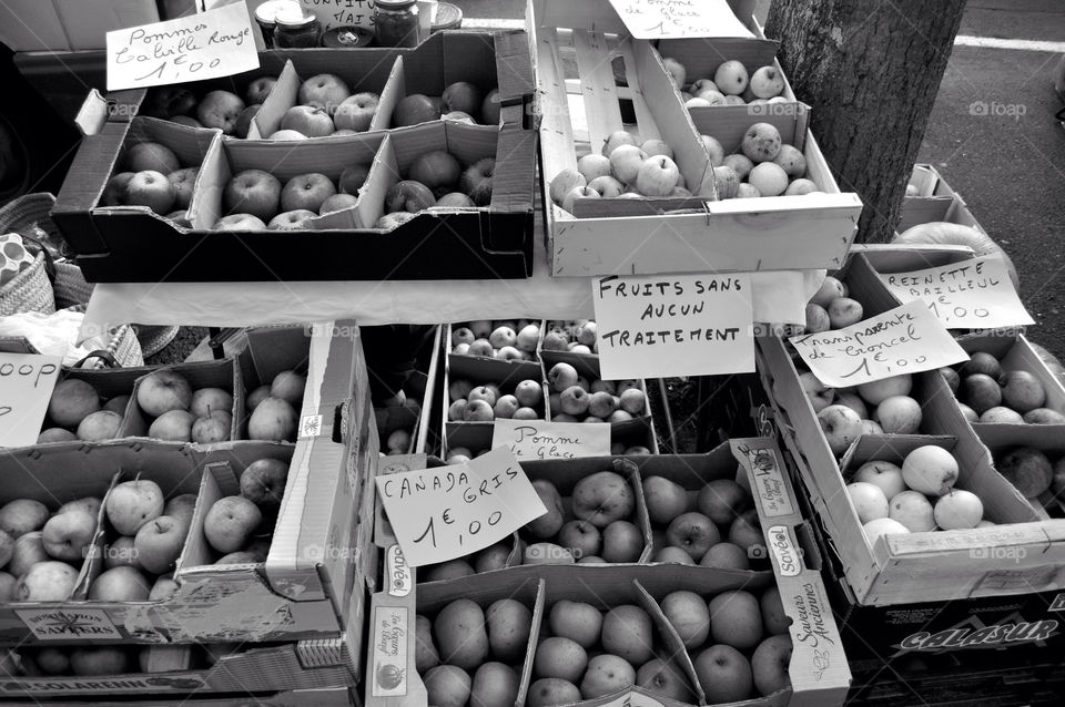 Apples at a french market