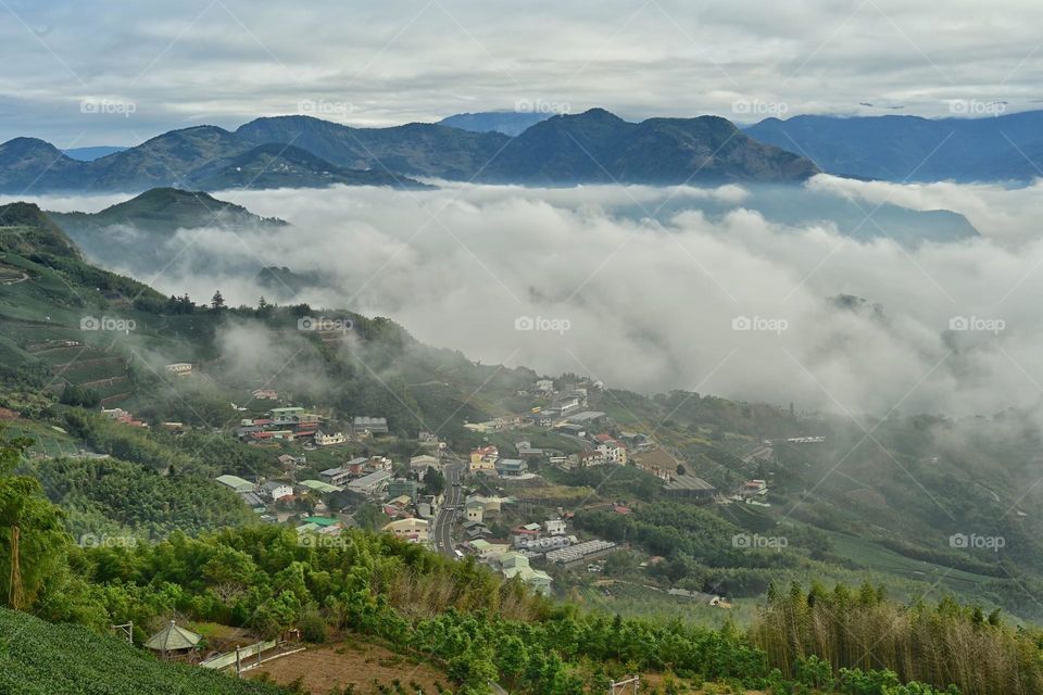 Beautiful mountain scenery with sea of clouds