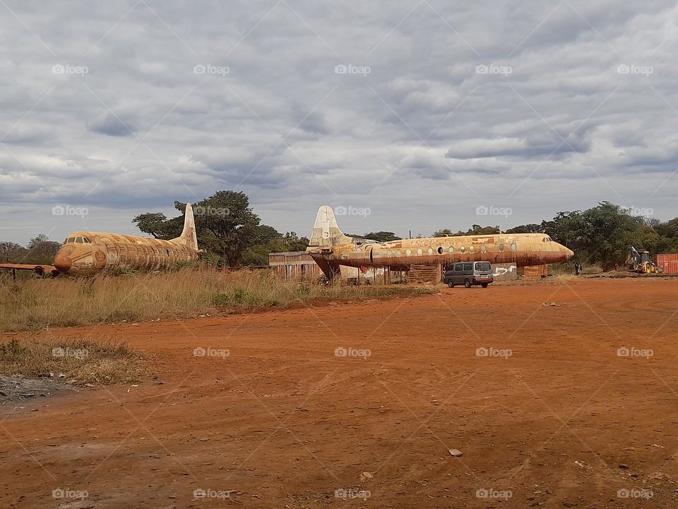 C/N 436 n 446 found in Chegutu,C/N 436 ws first own by England in Feb 1959 n bot by 🇿🇼  Airlines in 1980 thn it ws retired in 1996.C/N 446 first flight ws in 1961,Ghana Airways thn it cm t Zim in 81 retired 90,thy both wntd t b used as restaurants.