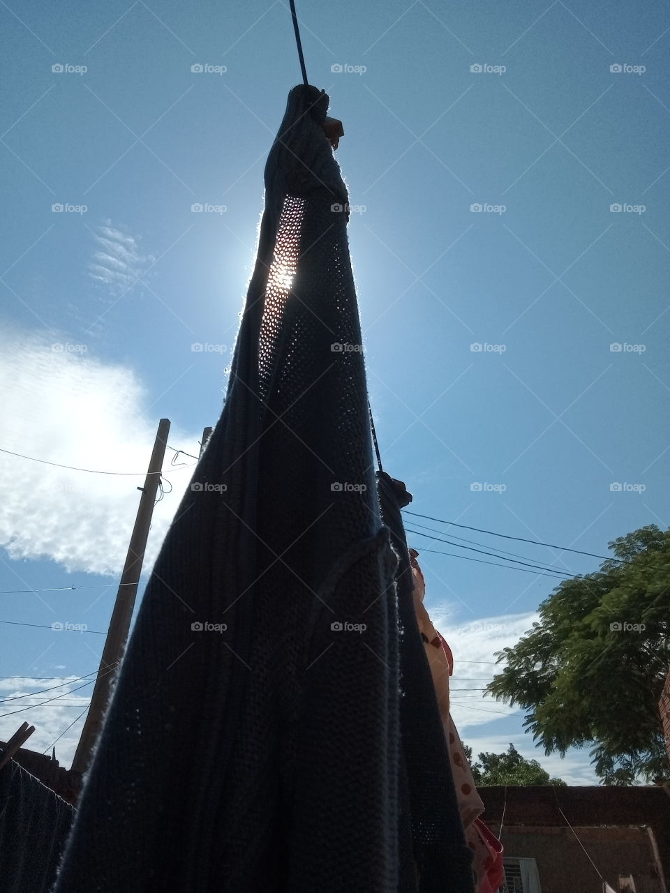 Roupas no varal, secando ao Sol